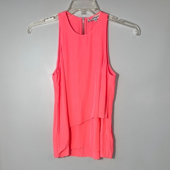 🏷️ 2/$20 Elizabeth and James Drapey High Neck Neon Pink Tank - Picture 1 of 8